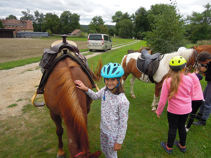 Děti s koníky